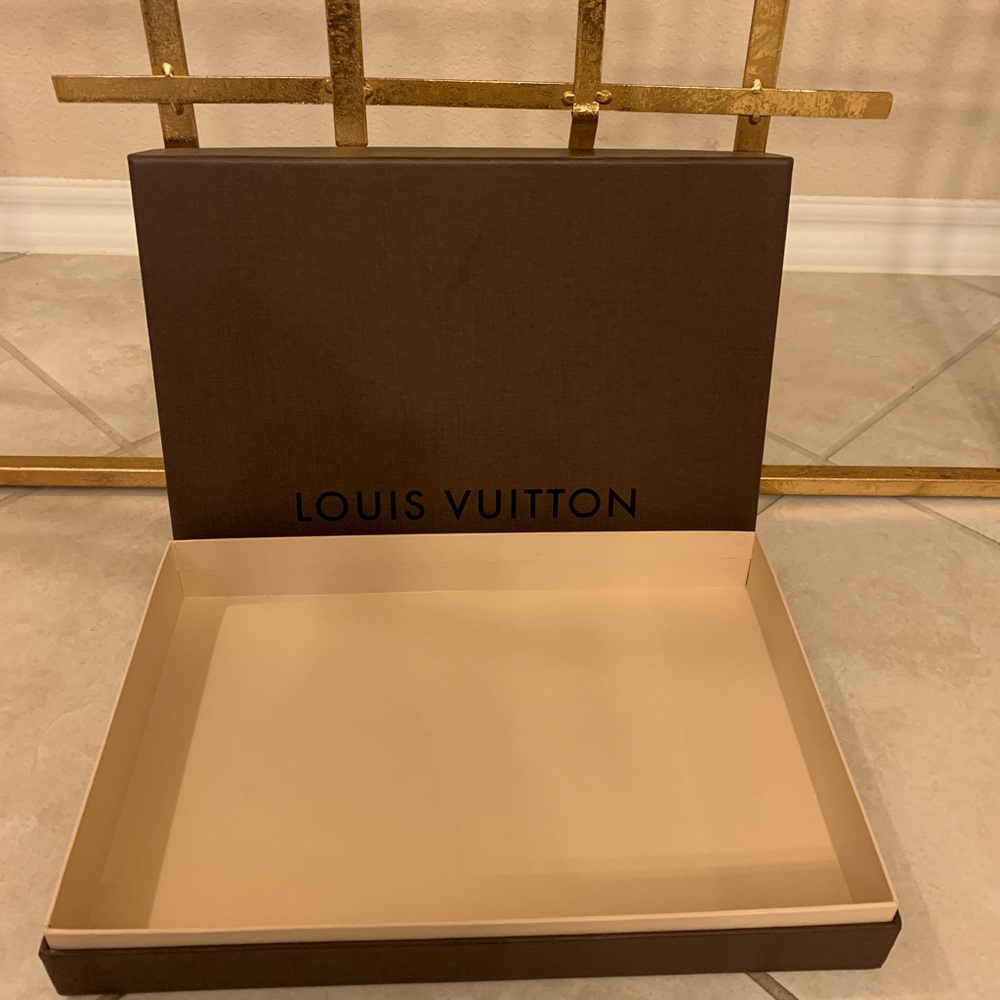 Authentic Louis Vuitton Small Box - Picture 2 of 3